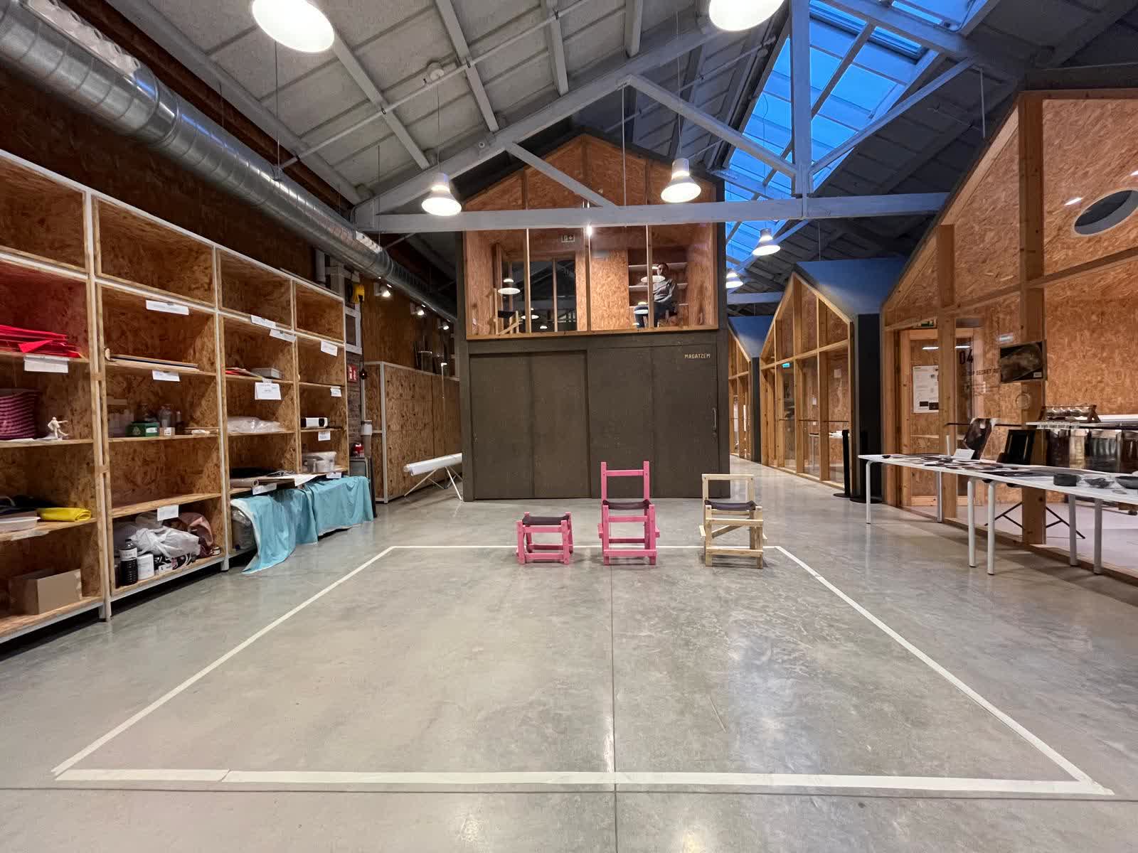 9M2, installation view