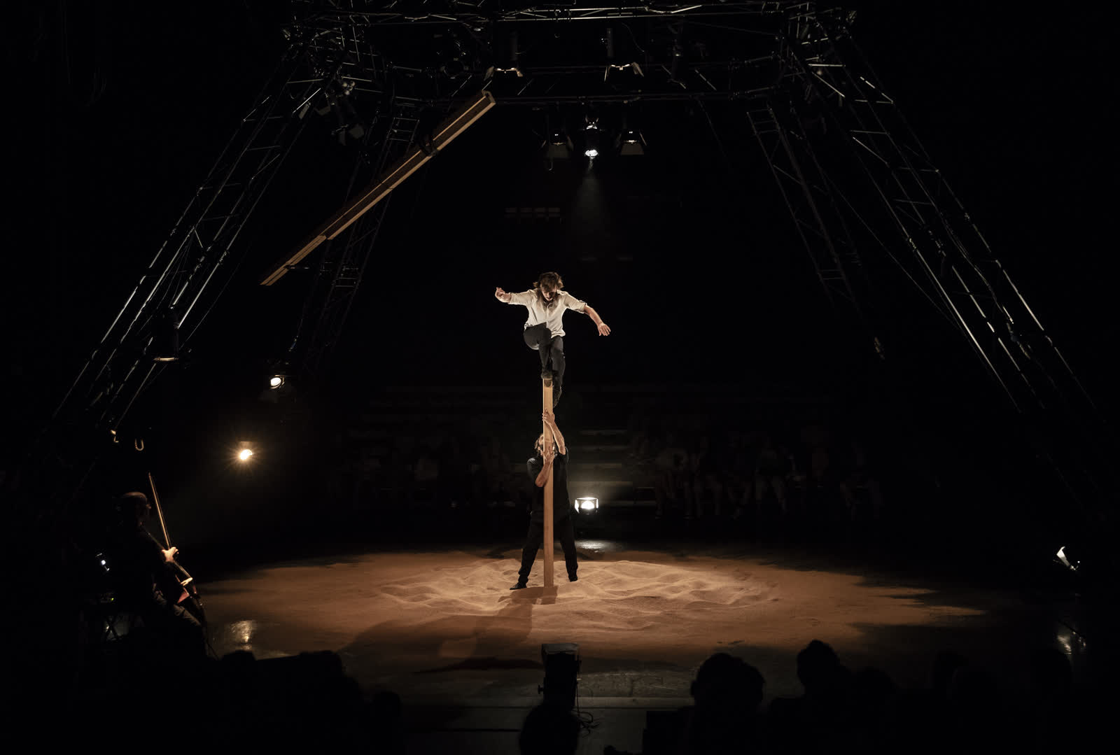 QOROQ, installation view