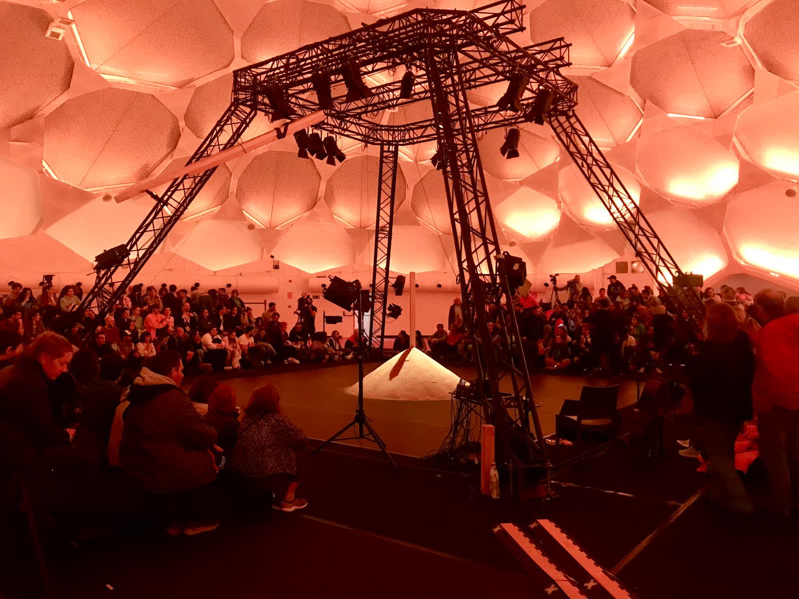 QOROQ, installation view