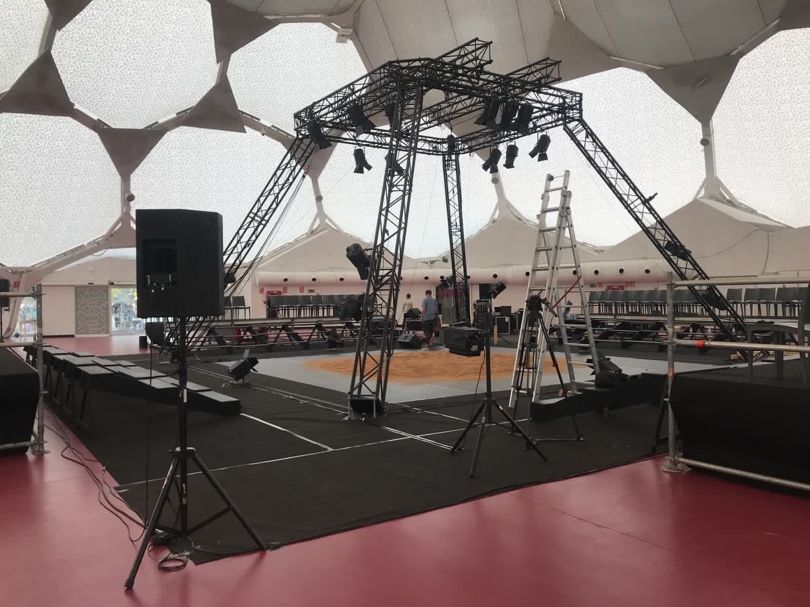 QOROQ, installation view